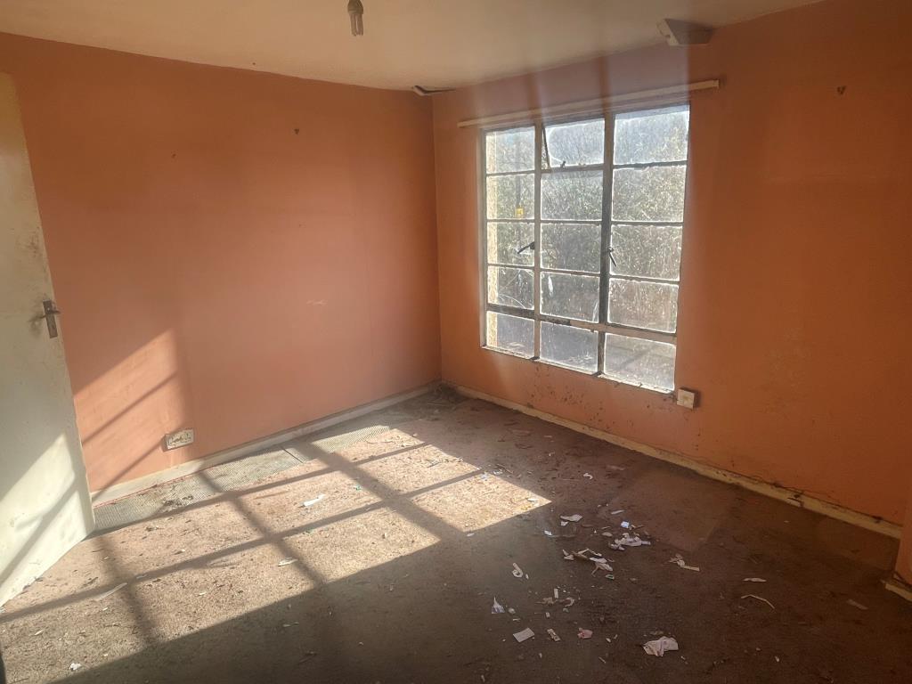 Lot: 63 - FREEHOLD MIXED USE PROPERTY -